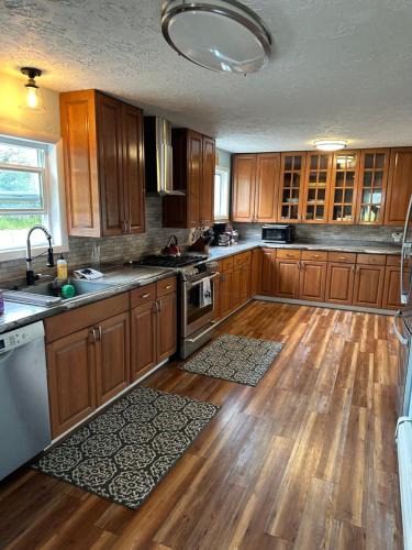 Chugiak House | Bear Mountain View 4BR Home- Only 25 Min from Anchorage, Great Central location ,- 5 star property