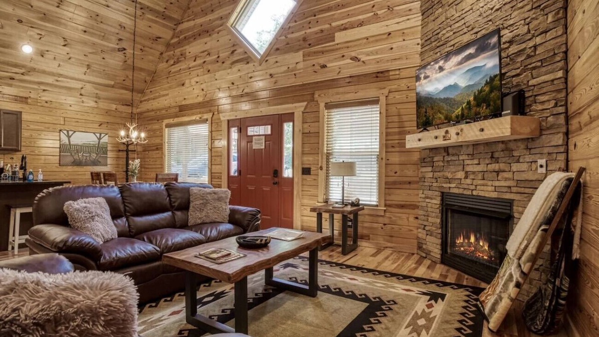 White Oak Lodge Cabin | Bear Necessities-Cozy 2BR Cabin Gatlinburg-Hot Tub