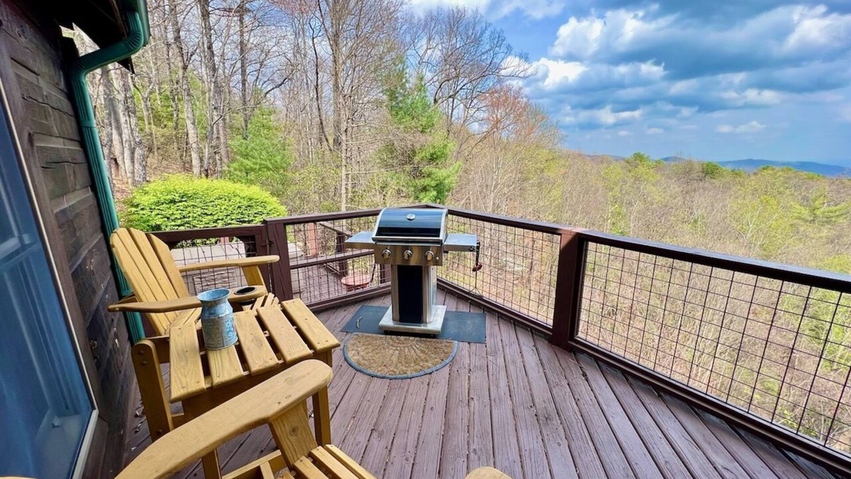 Ferguson Cabin | Bear Necessities - Hot tub, View, Spectacular!