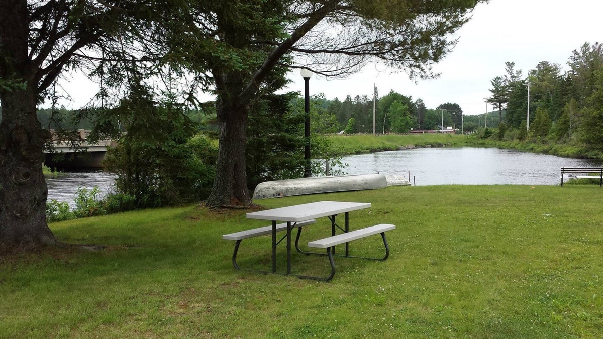 Michigamme Hotel | Bear Paw Inn