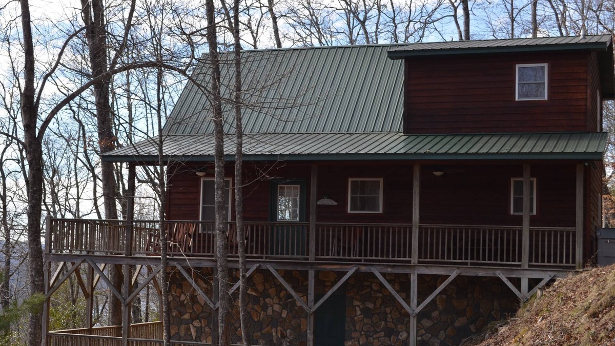 Topton Ski Chalet | Bear Rock Chalet beautiful, secluded, mountain retreat with breathtaking views