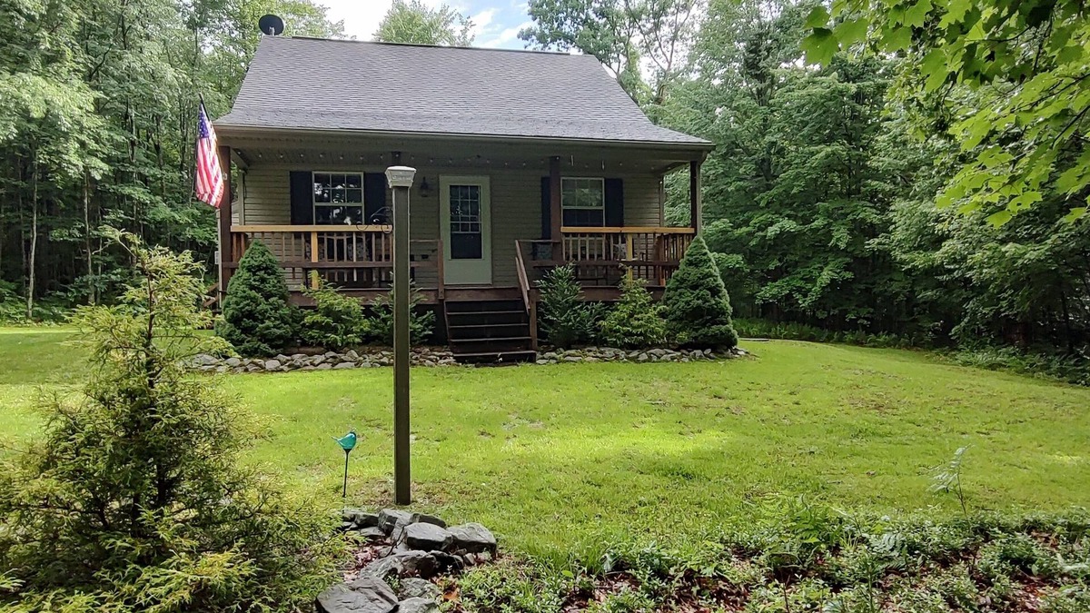 Sabinsville Cabin | Bear Run – Cozy Rustic Cabin with Modern Comforts