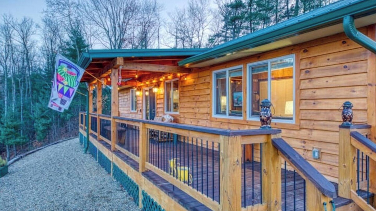 Del Rio Cabin | Bear's Den: 65 Acres of Seclusion, Nature, Beauty + Entertainment, Restaurants