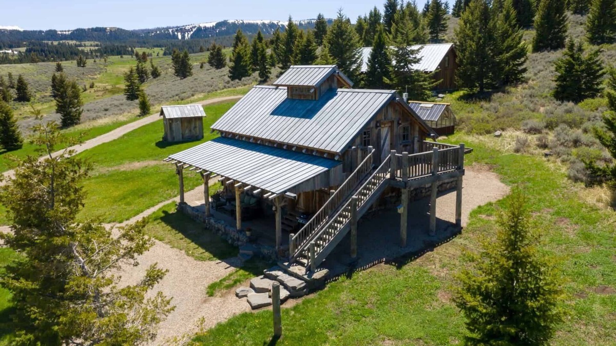 Ennis Cabin | Bear's Den on Firetower ranch