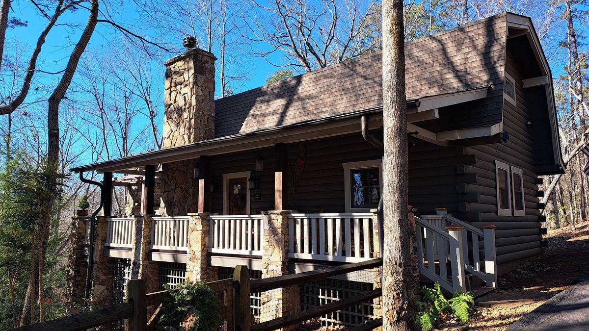 Big Canoe Cabin | Bear's Lair Cabin in beautiful Big Canoe, Georgia