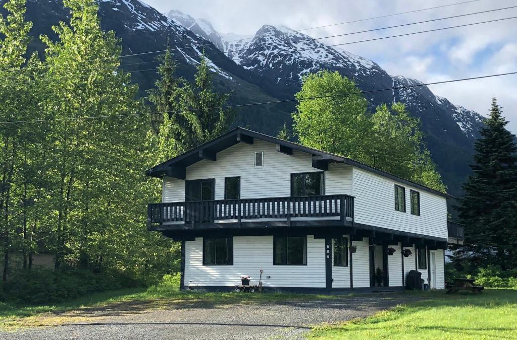 Stewart House | Bear Valley Guesthouse