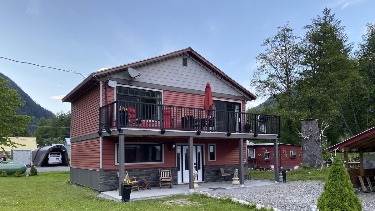 Stewart Condo | Bear Valley King Suite - Family room