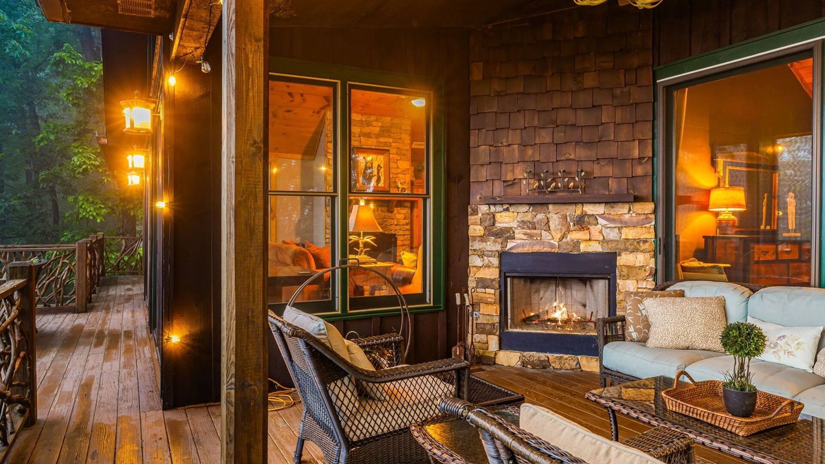 Sapphire House | Bearadise - A picture perfect view!