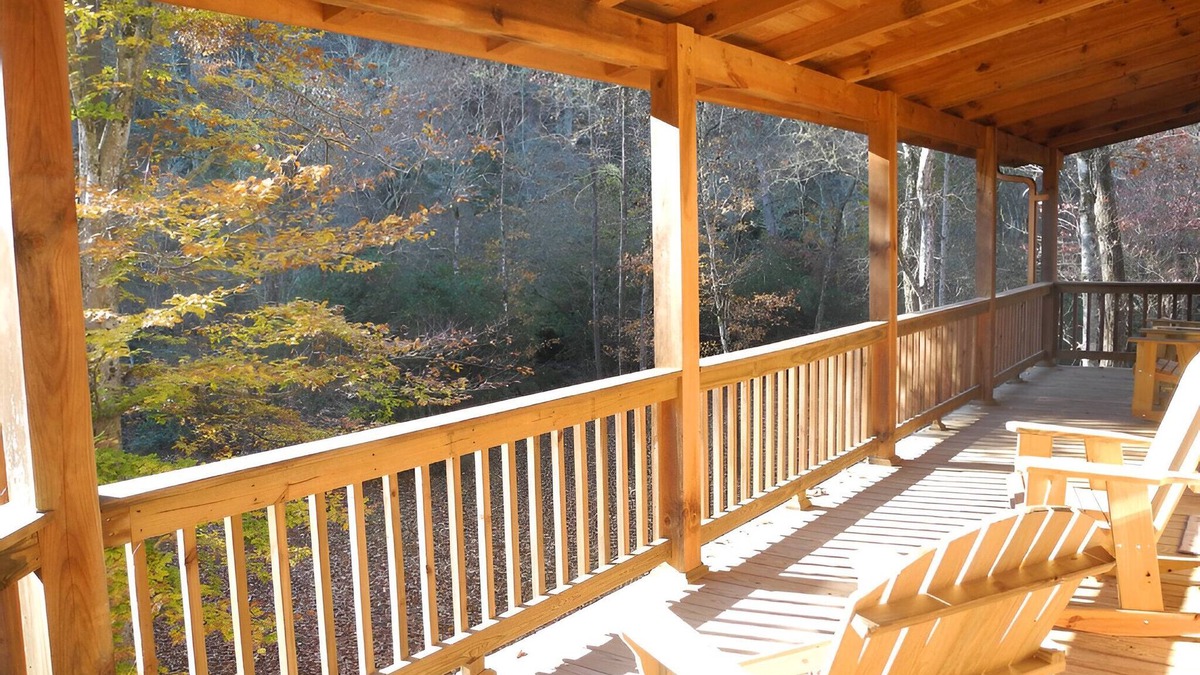 Brasstown Cabin | Bearadise Cabin on 300+ ft of Brasstown Creek: Near John C. Campbell Folk School