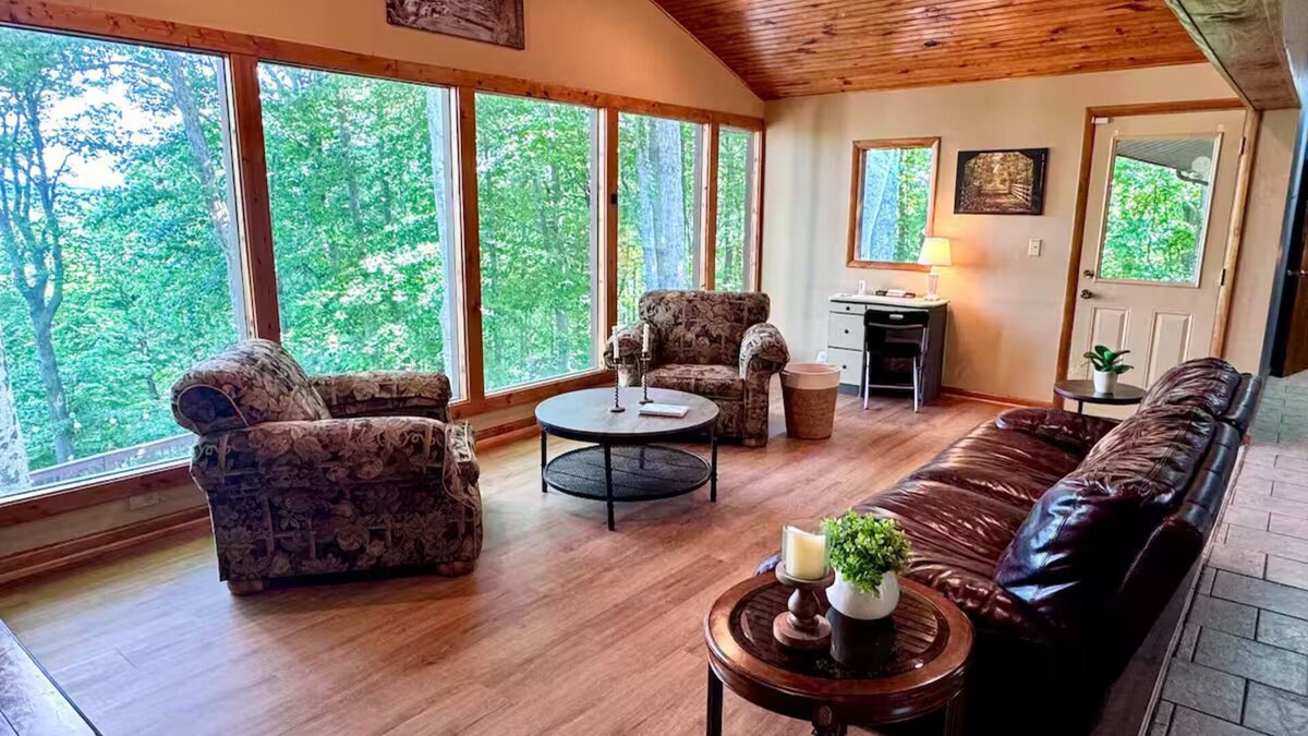 Monticello House | Bearcat Lookout/Marina/Hot Tub/Games/5 BR + 3 BA