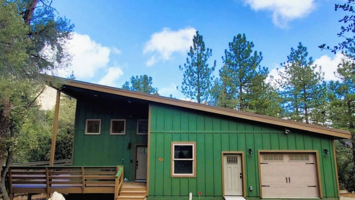 Pine Mountain Club Cabin | "Bearly Connected", a brand new modern cabin in Pine Mountain Club w/EV charger