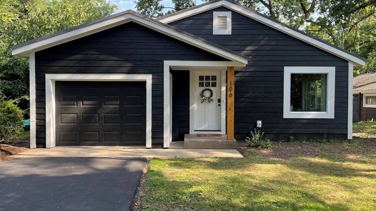 Pardeeville Cottage | Bears' Den at Park Lake - a charming, inviting space for rest and renewal.