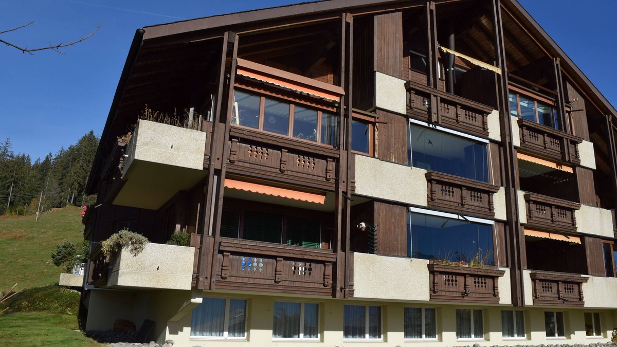 Central Interlaken Apartment | Beatenberg, large, quiet 1 room apartment Wi-Fi/WLAN, balcony, view