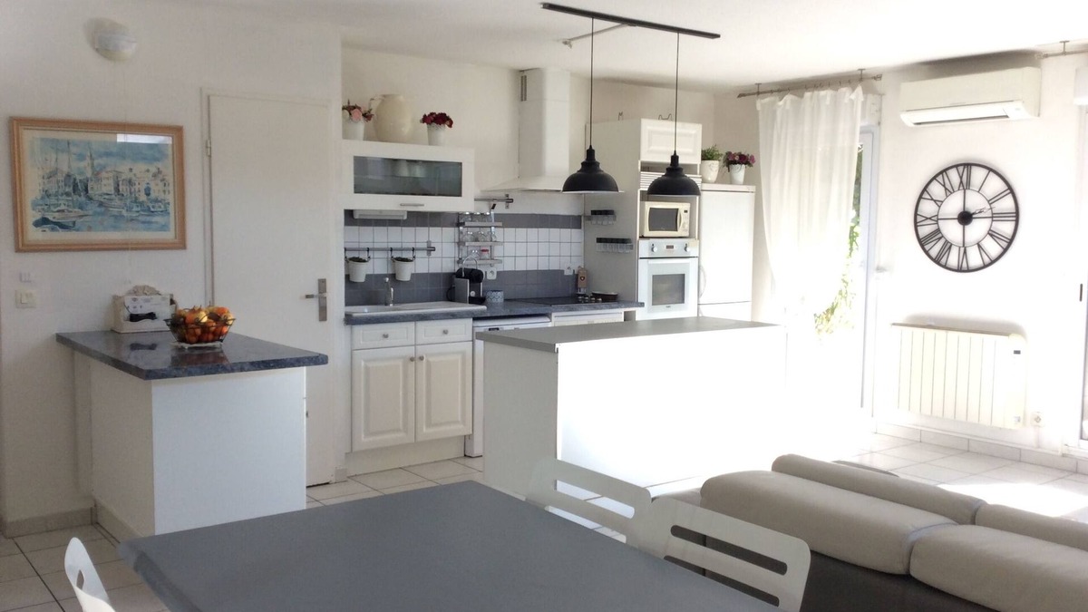 Les Caillols Apartment | Beau T3. 75 m2 in Marseille 10 minutes from the beaches