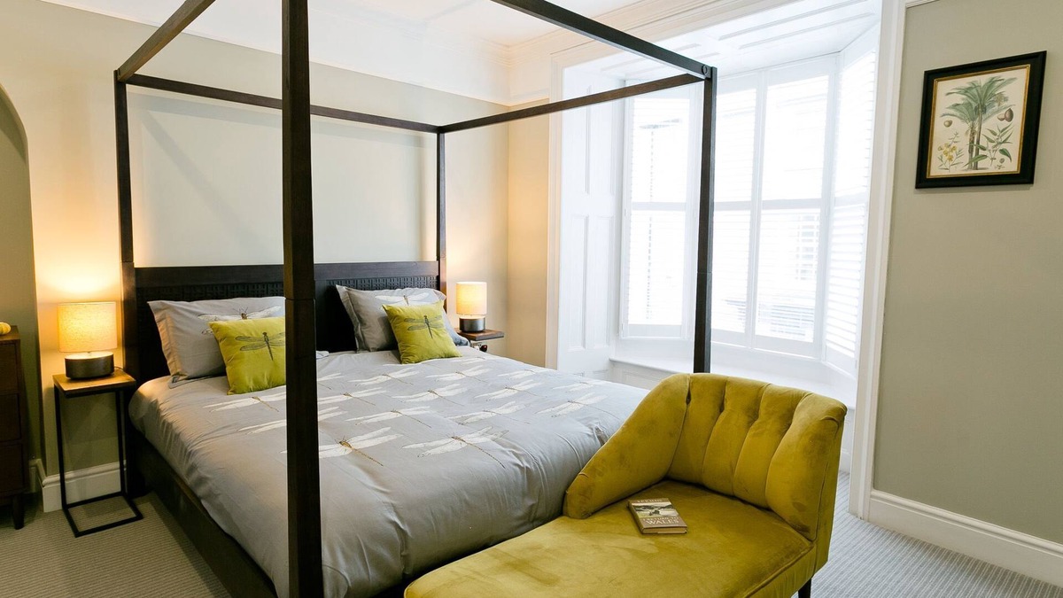 Beaumaris Apartment | Beau Townhouse - a coastal that sleeps 10 guests in 5 bedrooms