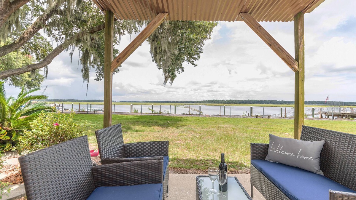 Beaufort Condo | Beaufort's Blue Heron Hideaway on Battery Creek