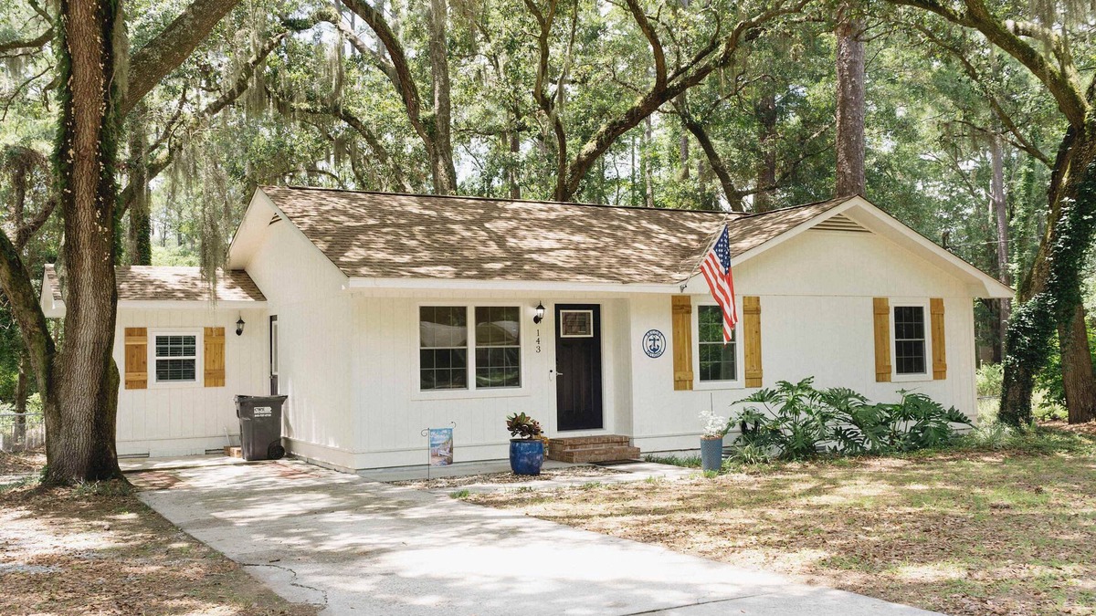 Beaufort House | Beaufort, SC - Parris Island GRADS & Dog Friendly