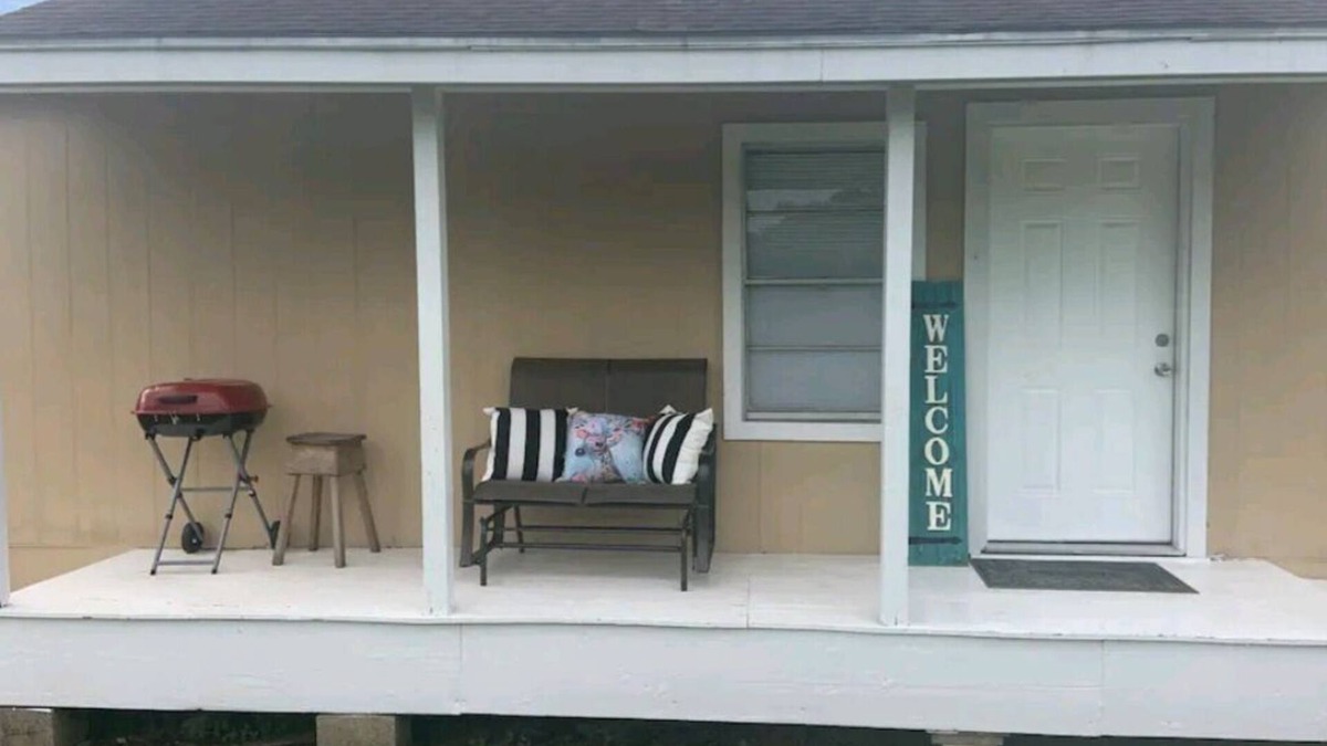 Beaumont House | Beaumont Bungalow 1/1 Furnished/Pet Friendly-Nederland, Port Neches, Port Arthur