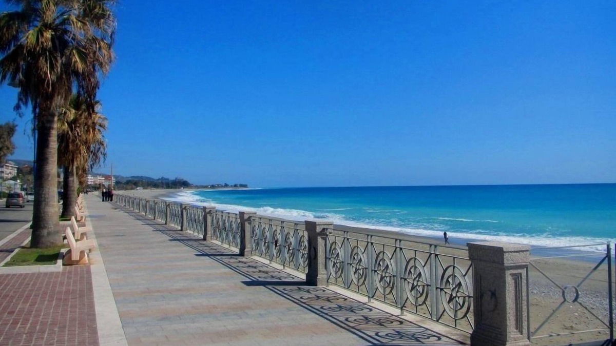 Gioiosa Ionica Apartment | Beautiful NEW apartment with pool close to the village, sea only 5 minutes away,