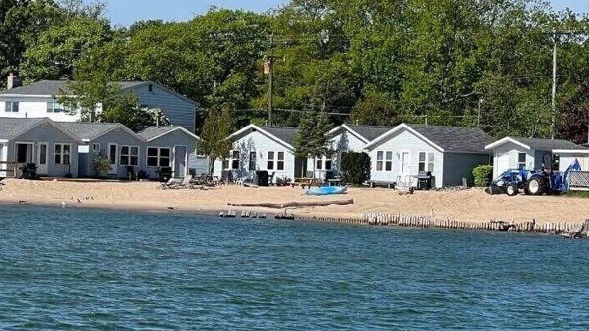 Northeastern Michigan Resort | Beautiful Miami Beach resort - your view is the Lake Huron beach!