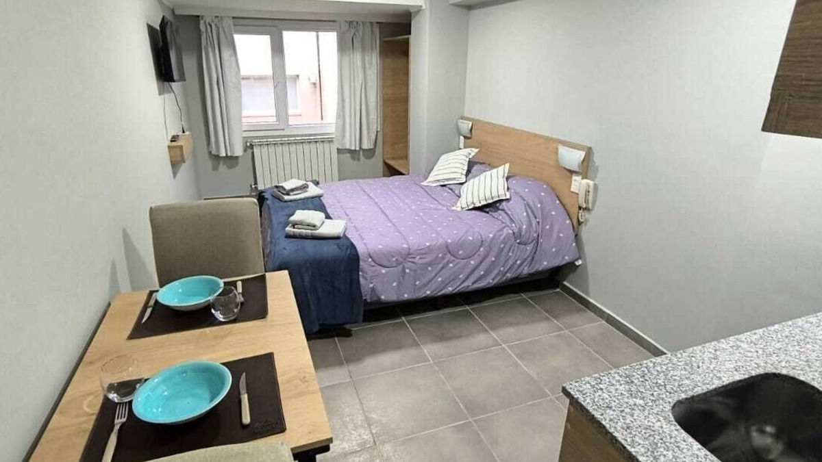 Centro Apartment | Beautiful and bright studio apartment in downtown Bariloche, on Mitre.