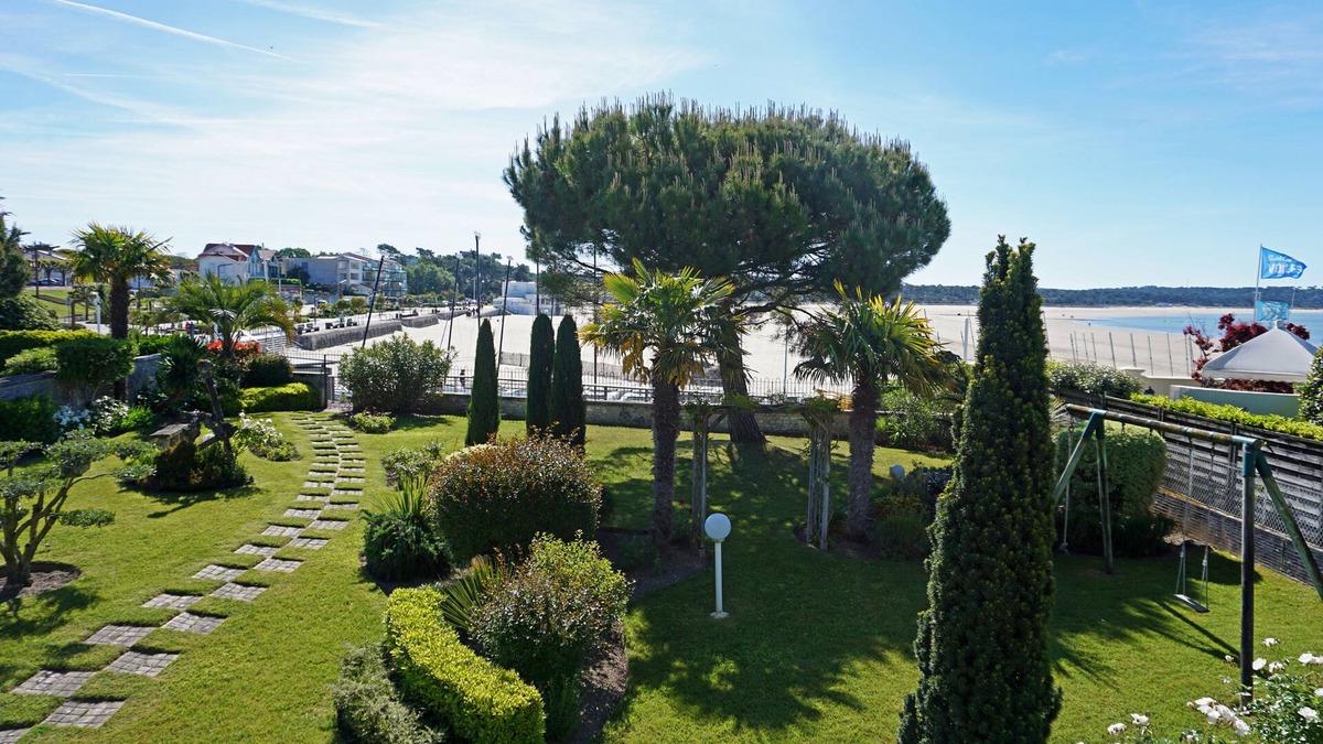 Saint-Georges-de-Didonne Apartment | Beautiful 2-room apartment for 4 people, ground floor, private terrace, sea and beach view