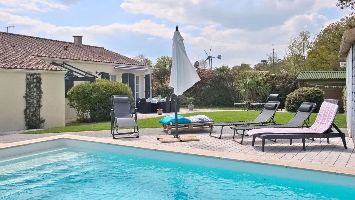 Moutiers-les-Mauxfaits House | Beautiful private villa for 6 people with WIFI, private pool, TV, terrace, pets allowed and park.