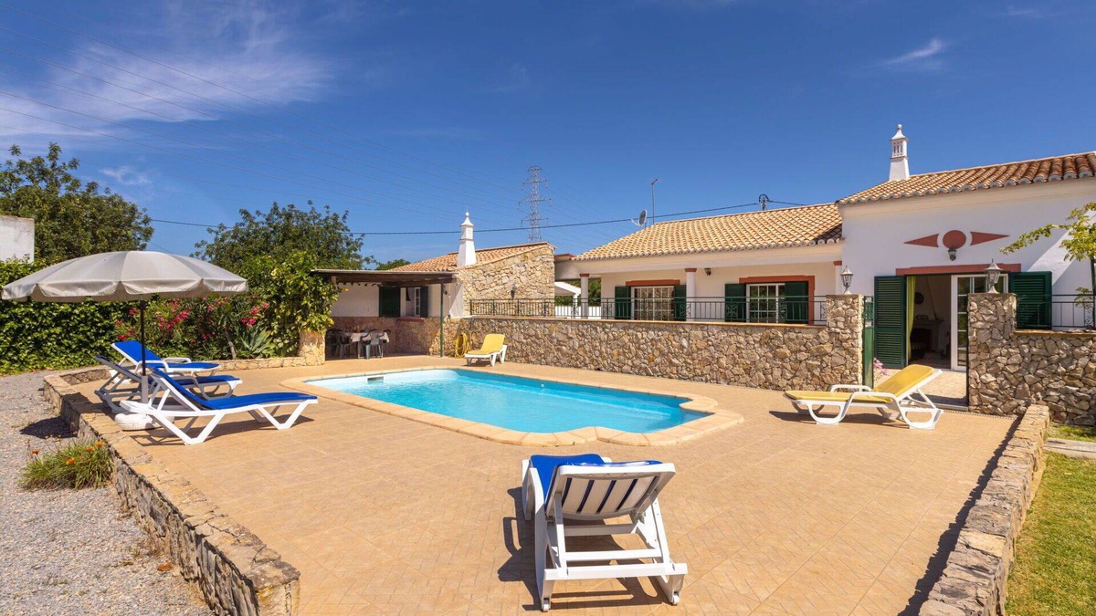 Murta House | Beautiful private villa for 6 guests with WIFI, A/C, private pool, TV and terrace