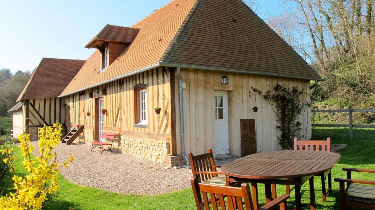 Courtonne-la-Meurdrac House | Beautiful private villa for 5 people with WIFI, TV and pets allowed
