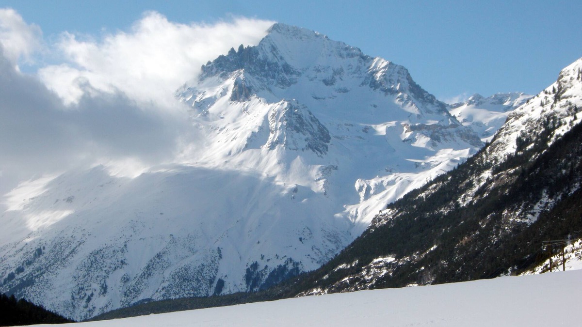 Val Cenis Apartment | Beautiful apartment for 5 people at the foot of the village center piste (ref J1)