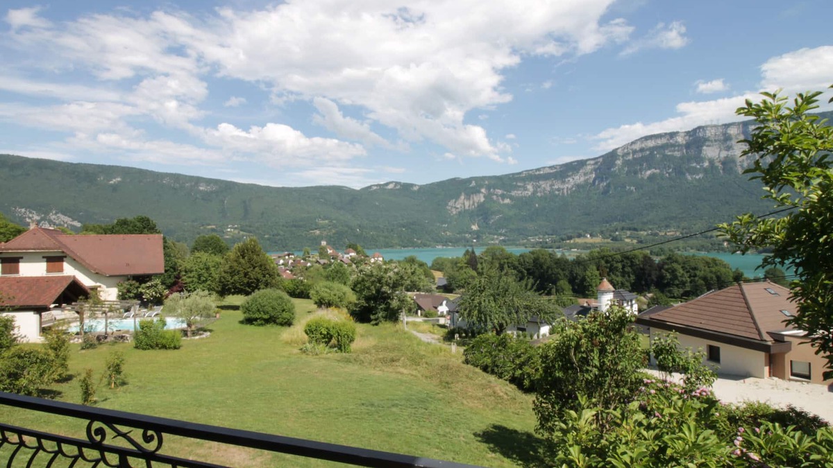 Saint-Alban-de-Montbel Villa | Beautiful villa on the slopes of Lake Aiguebelette!