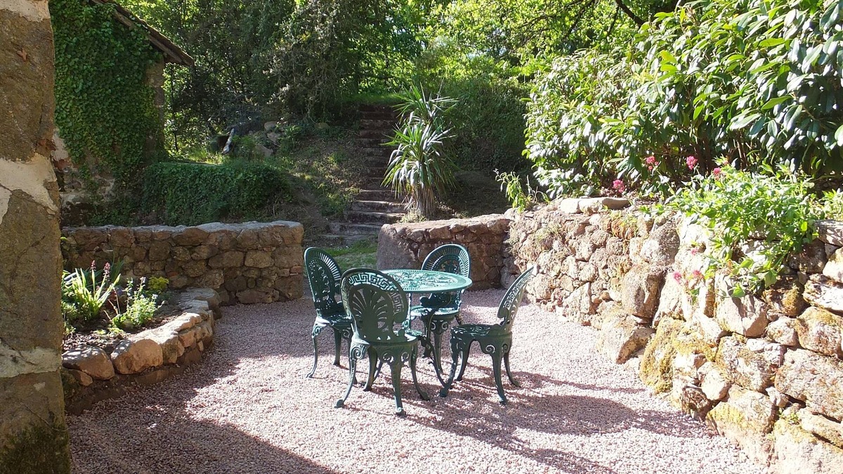 Saint-Saud-Lacoussiere Cottage | Beautiful cottage in Picturesque Rural Location close to local amenities