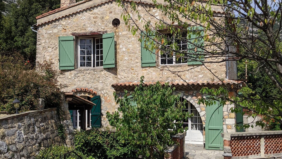 Escragnolles House | Beautiful Provencal farmhouse nestled in the mountains