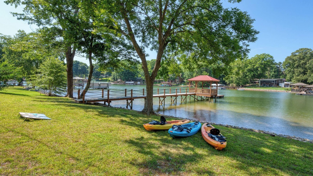 Terrell House | Beautiful & Updated Lakefront Getaway on a Peaceful Deep-Water Cove!