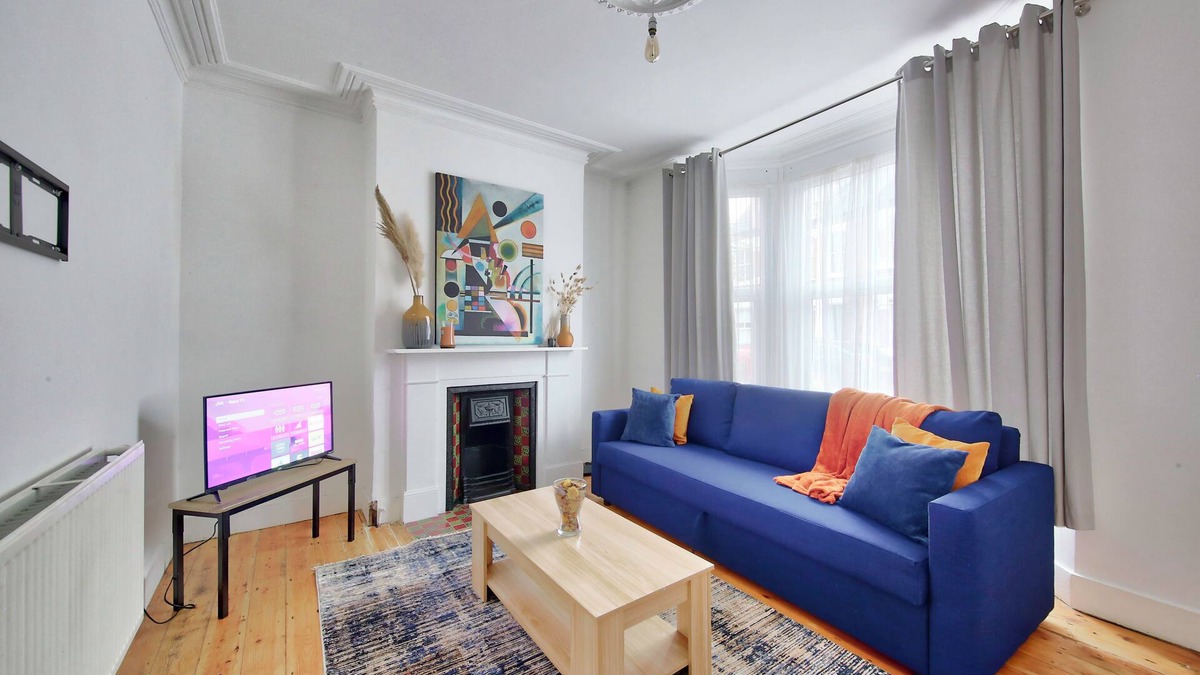 Syon House | Beautiful 1 bed ground floor garden flat, Brentford, LONDON