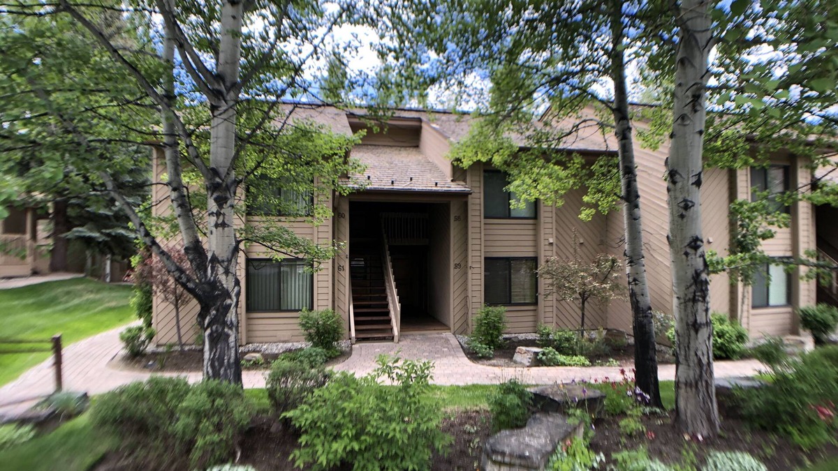 Elkhorn Village Condo | Beautiful 1 Bedroom Renovated Elkhorn Condo