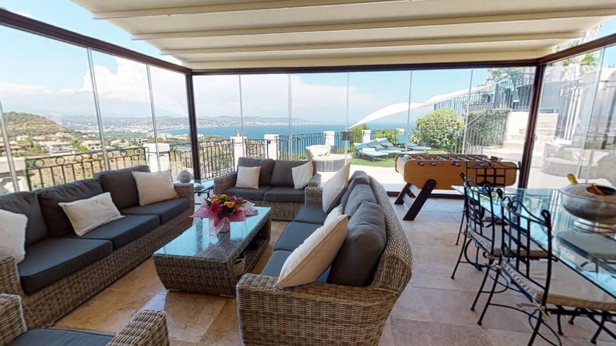 Theoule-sur-Mer Villa | Beautiful 12ppl villa with A/C Pool, Sauna, gated parking.