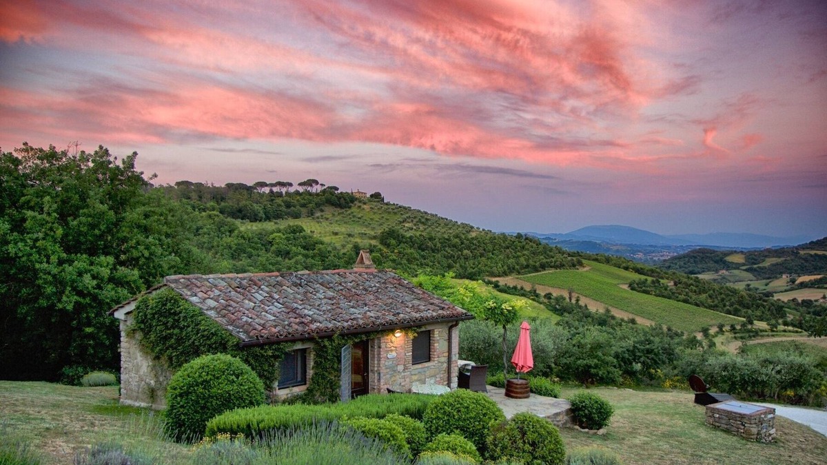 Montelovesco Cottage | Beautiful 16th Century Stone Cottages to Rent