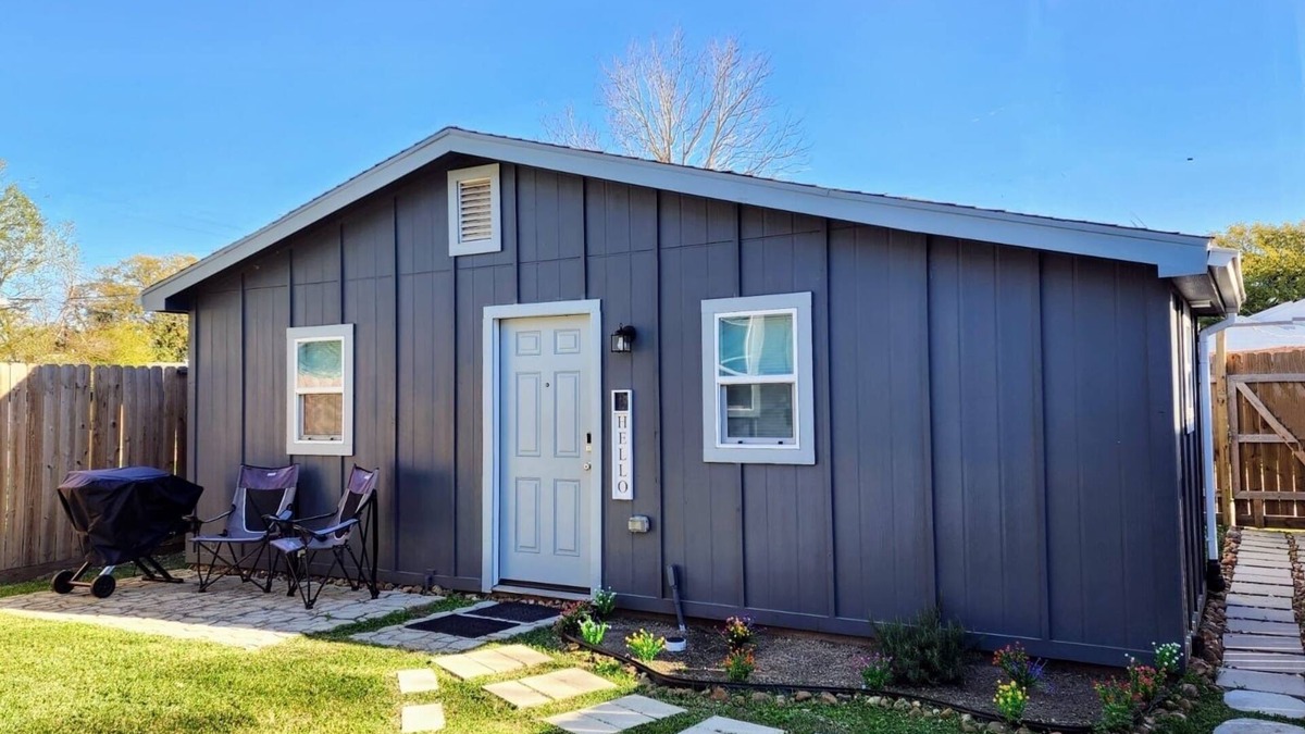 Texas City House | Beautiful 1BD 1 BTH Guest House located in Texas City.