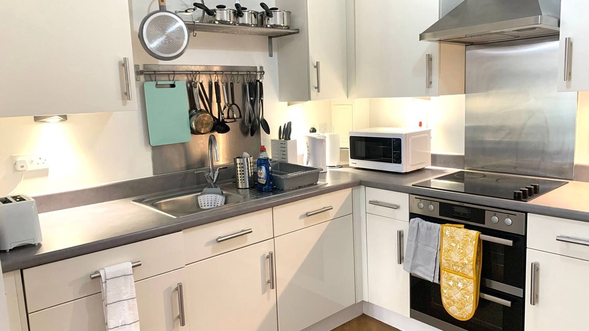 Becontree Apartment | Beautiful 1bedroom Dagenham Apartment with Views