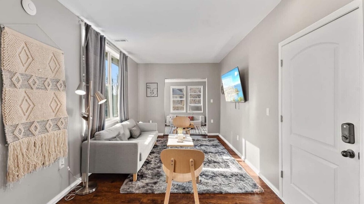 Near Northside Apartment | Beautiful 1Bedroom Apt. with Spacious Living Room