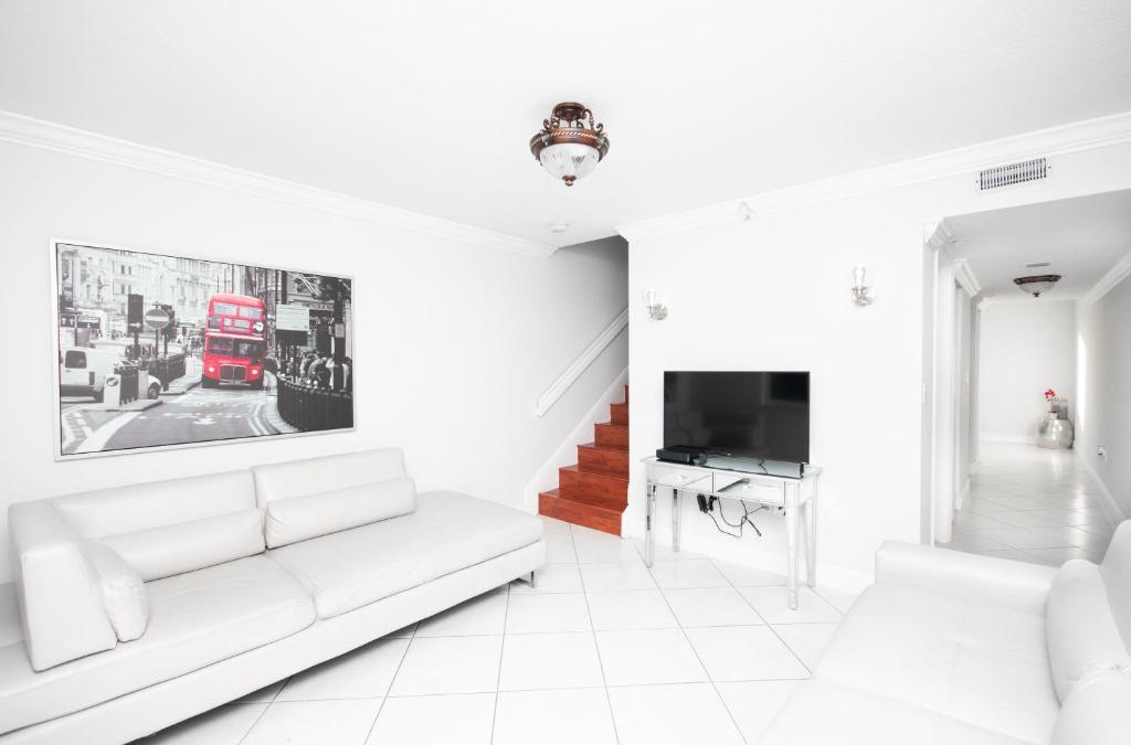 The Crossings Apartment | Beautiful 2/2.5 Condo w/Free Parking Fast WIFI