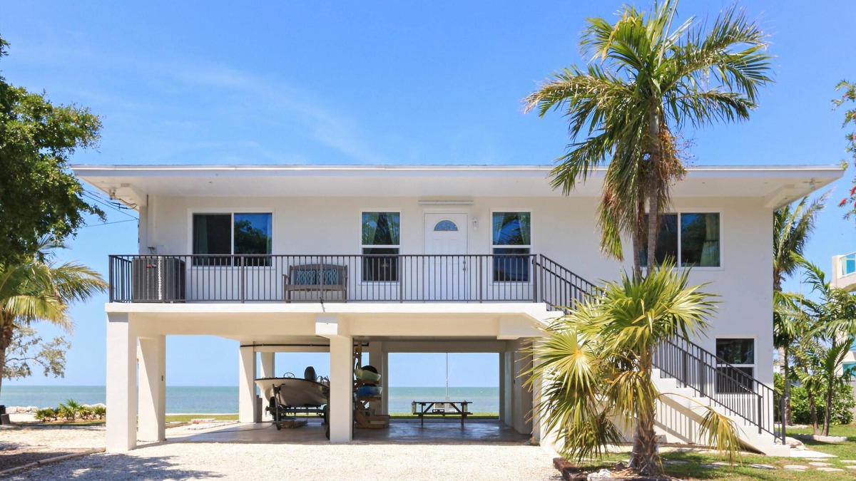Islamorada House | Beautiful 2/2 Islamorada Home Directly on Florida Bay (28 Day Minimum Rental)
