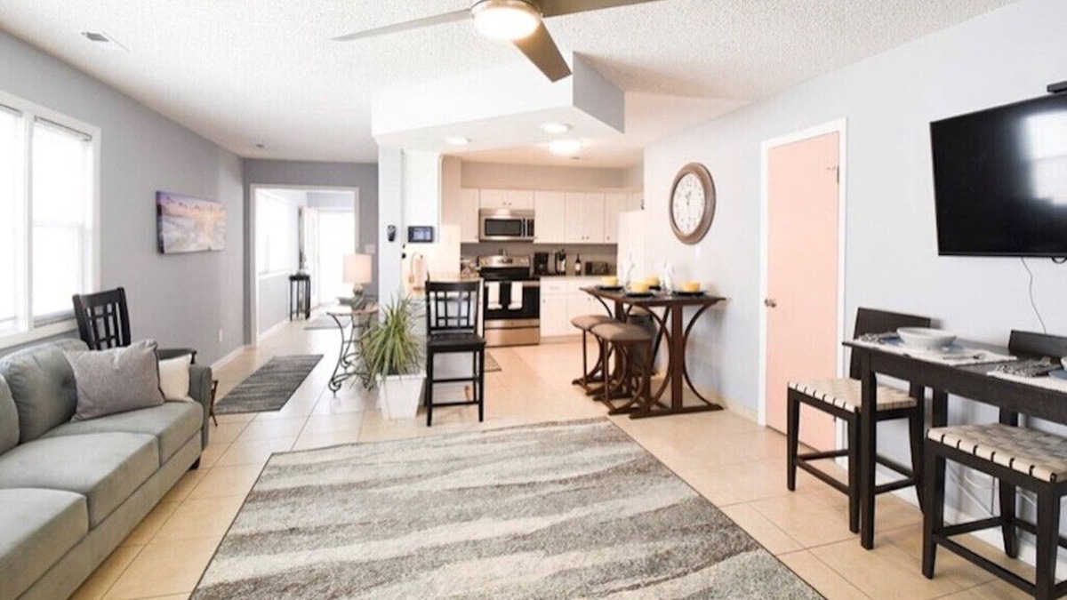 Northeast Virginia Beach House | Beautiful 2 Bedroom 2 1/2 Bath Town Home on Va Beach North End