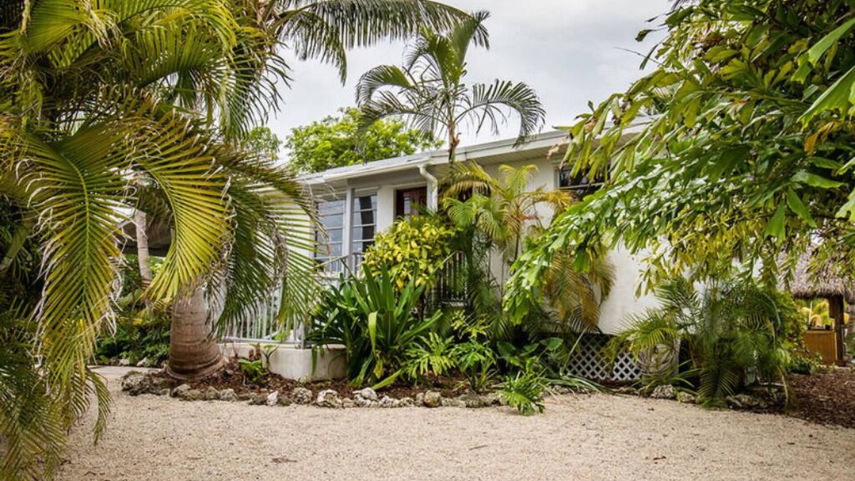 Big Pine Key House | Beautiful 2 Bedroom Pool Home On Big Pine Key