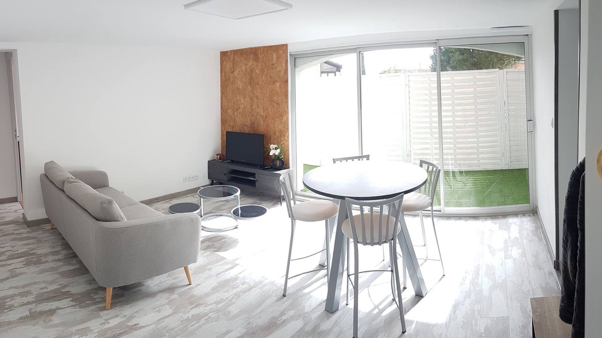Martigues Apartment | Beautiful 2-bedroom apartment in Provencal Venice