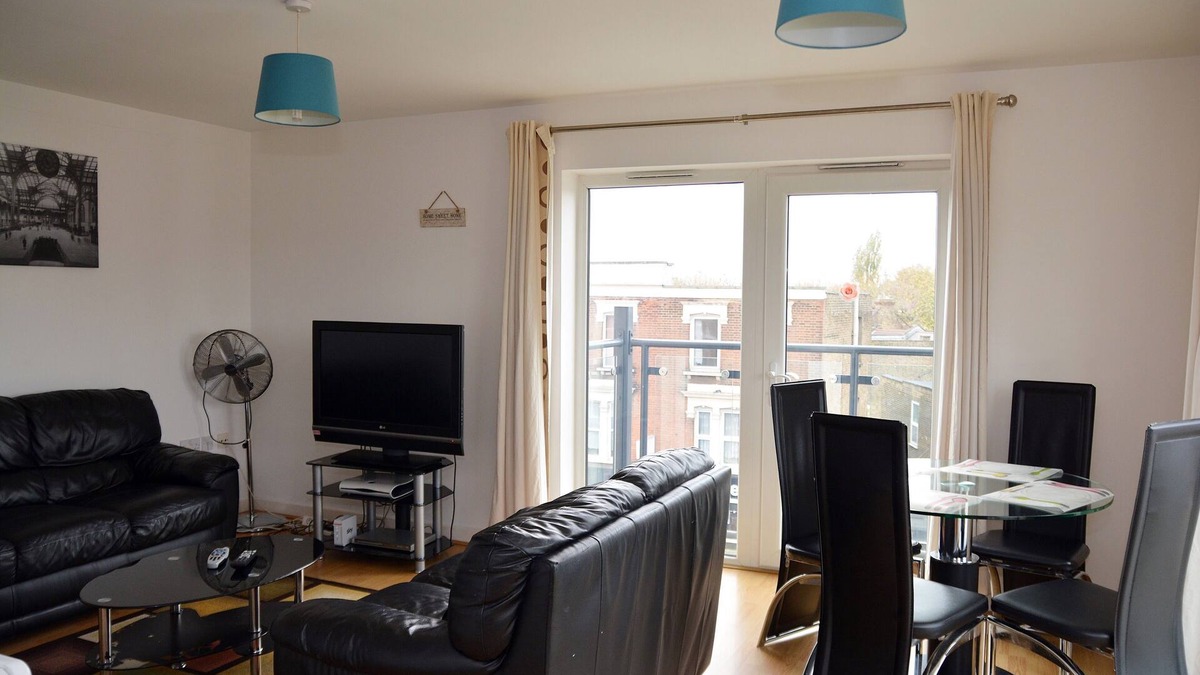 Leytonstone Apartment | BEAUTIFUL 2 BEDROOM APARTMENT,SLEEPS 6