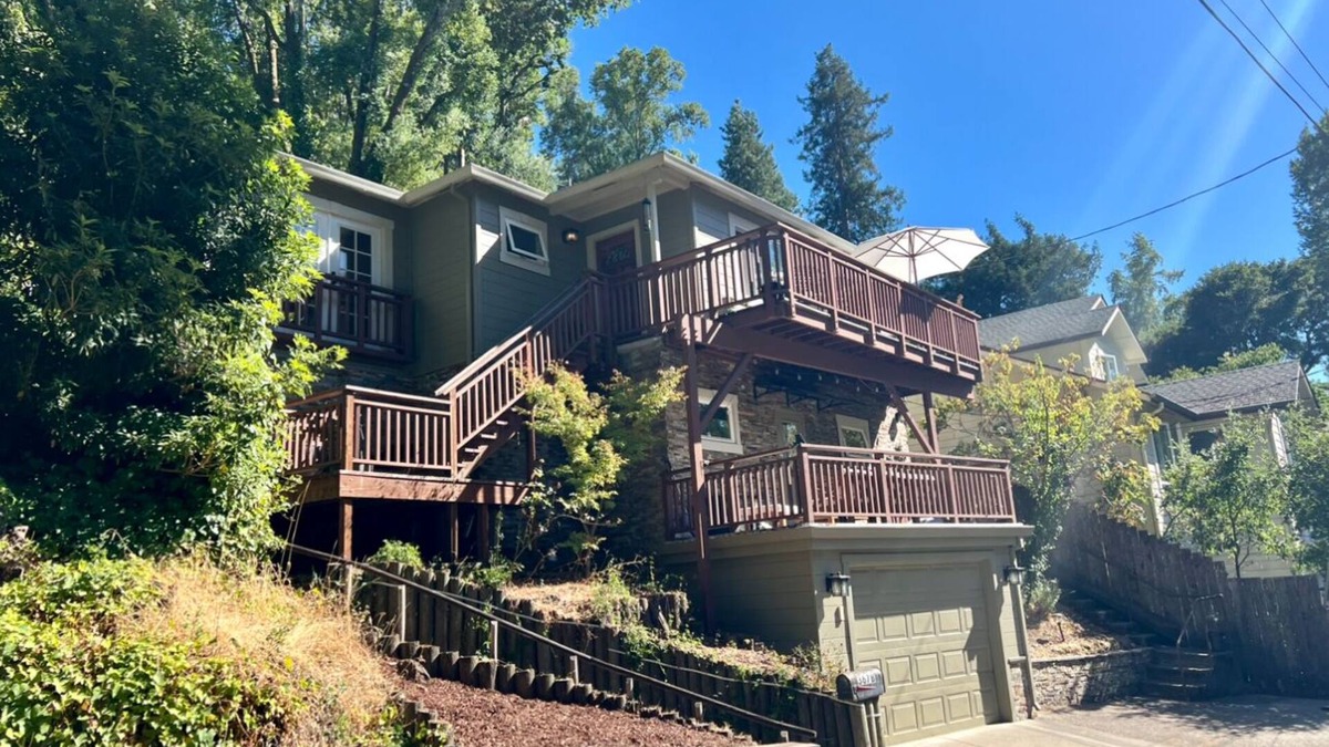 Fairfax House | Beautiful 2-bedroom cottage in wooded Deer park neighborhood