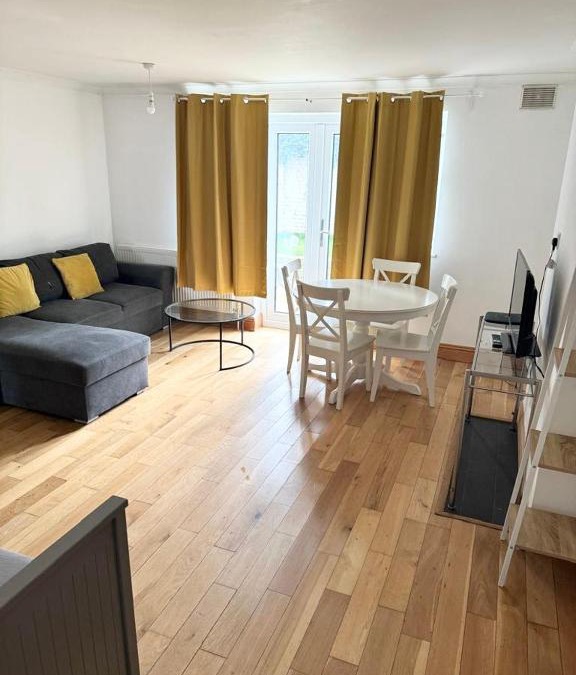 St. Mark's Apartment | Beautiful 2 bedroom garden flat w/free parking