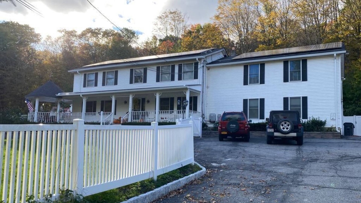 Monroe Apartment | Beautiful 2 Bedroom Guest House With Parking